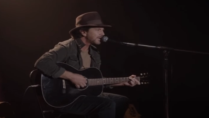 Watch Eddie Vedder Perform on “Twin Peaks”